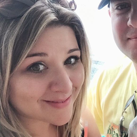 Meet your Posher, Taylor - Picture 1 of 1